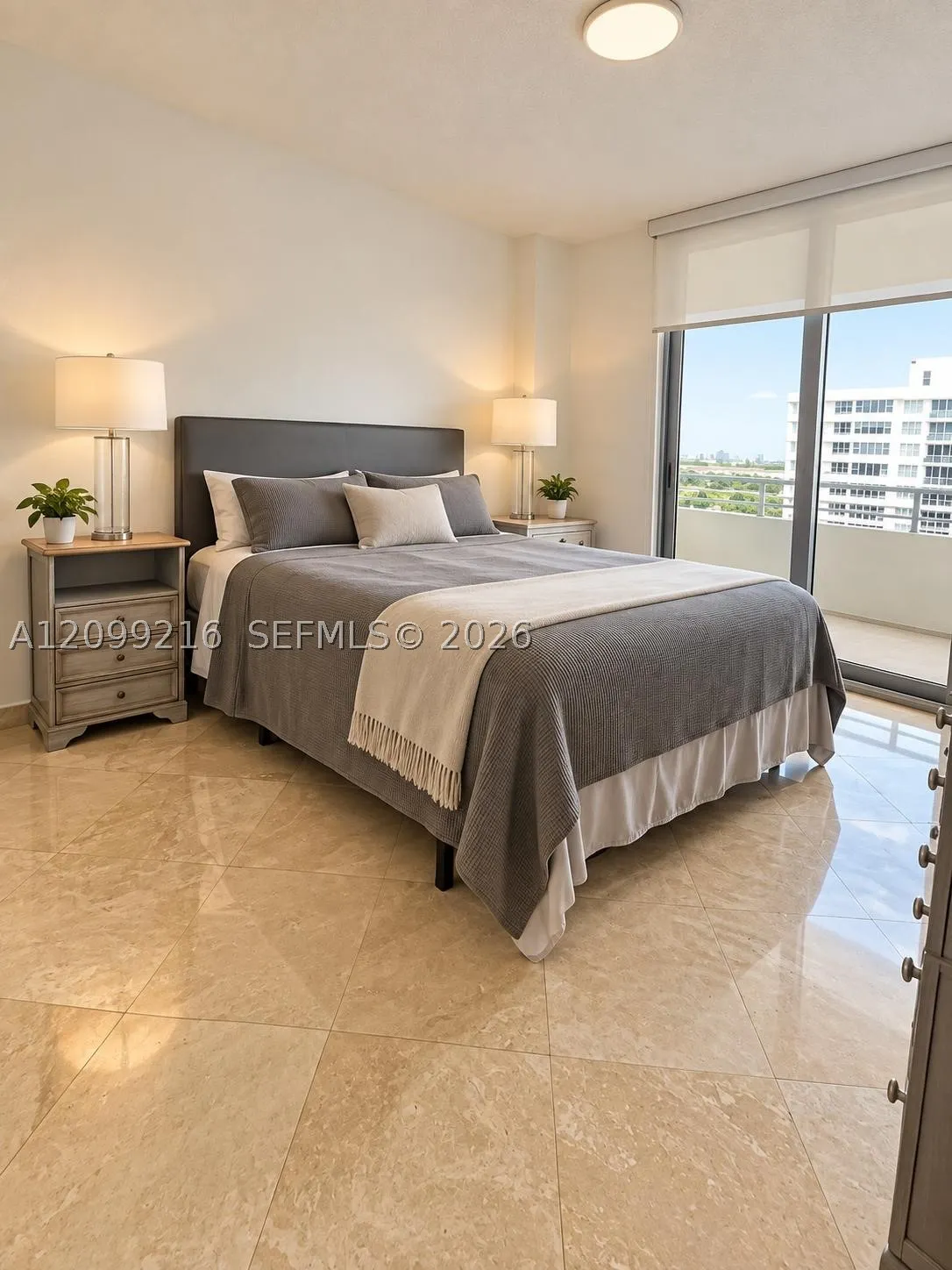5555 Collins Ave #14Y