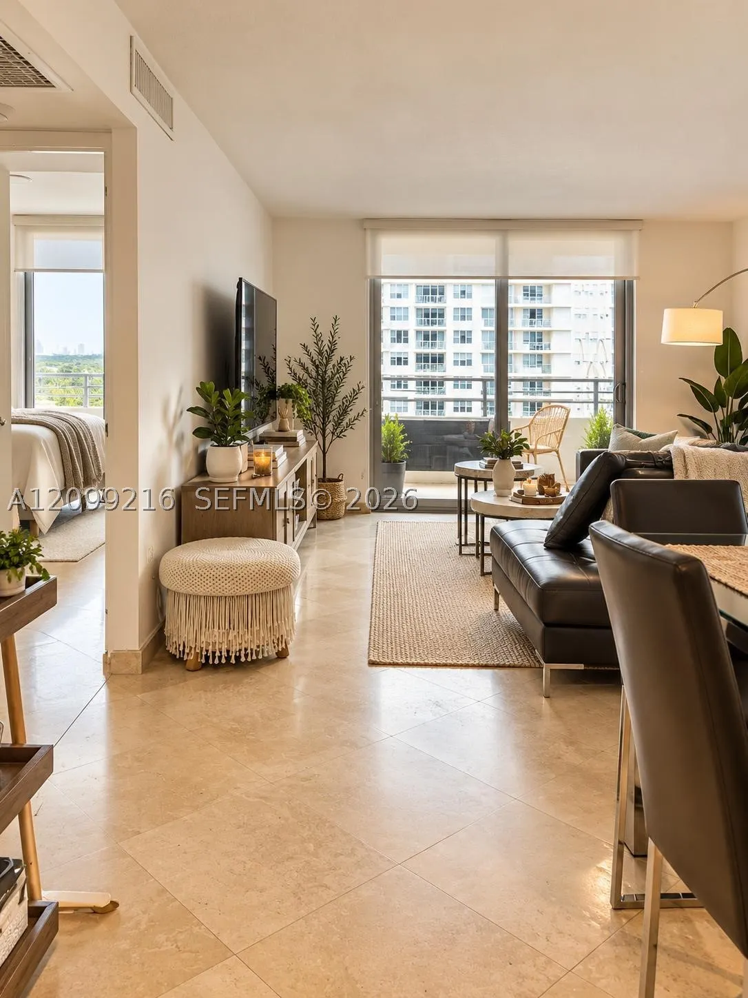 5555 Collins Ave #14Y