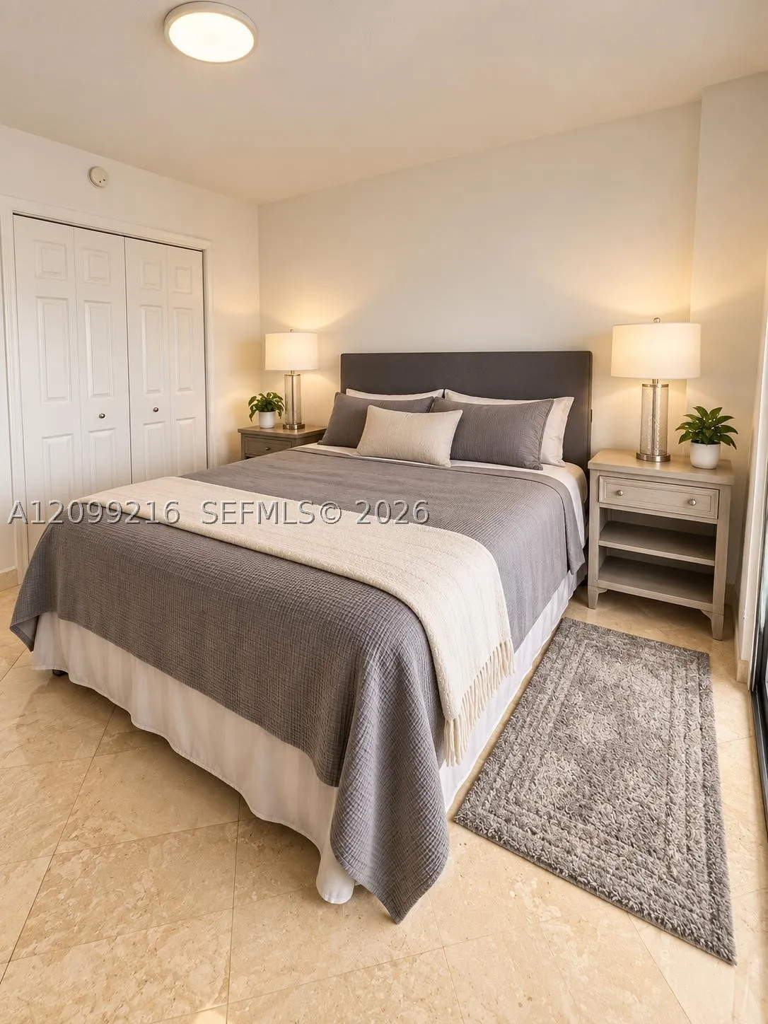5555 Collins Ave #14Y