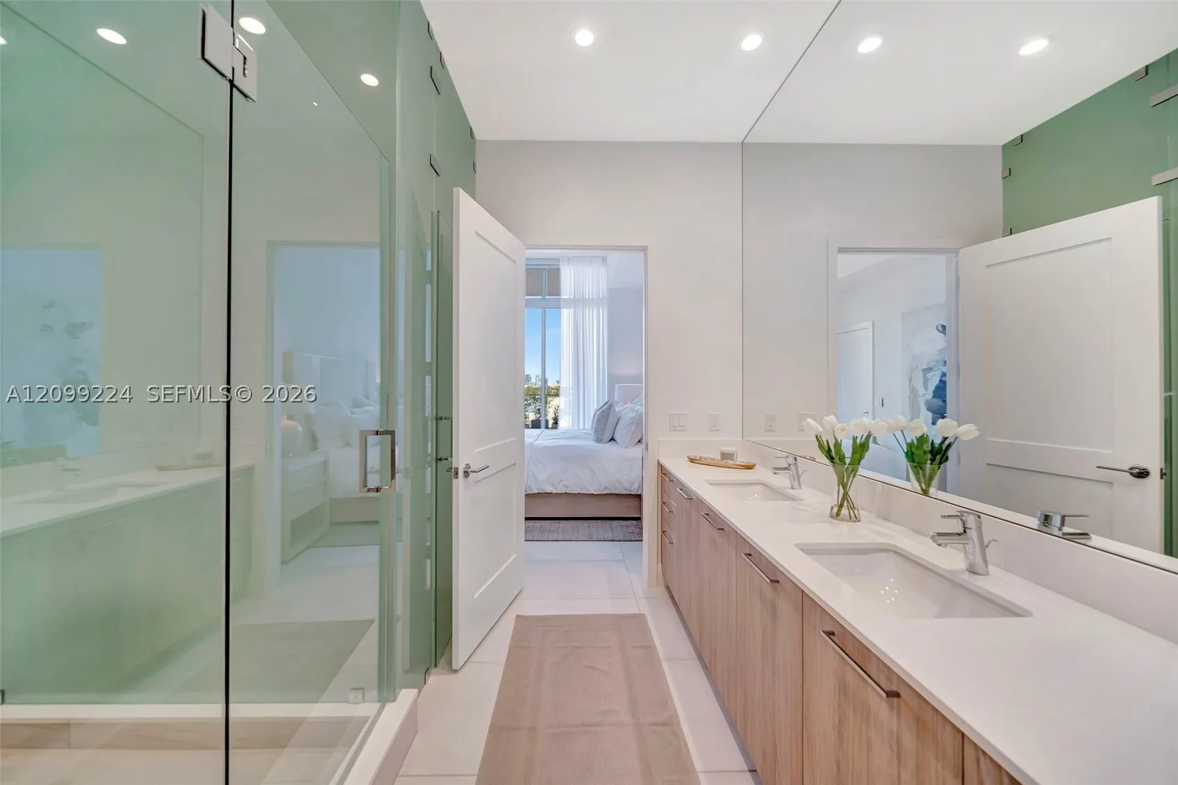 153 N Seabreeze #403