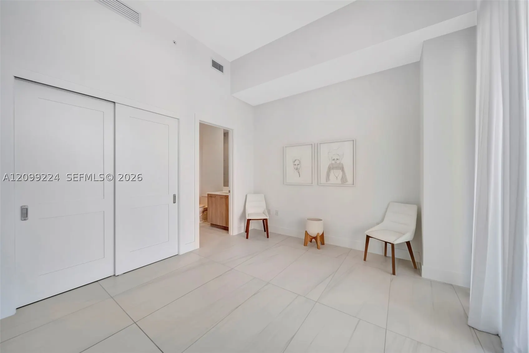 153 N Seabreeze #403