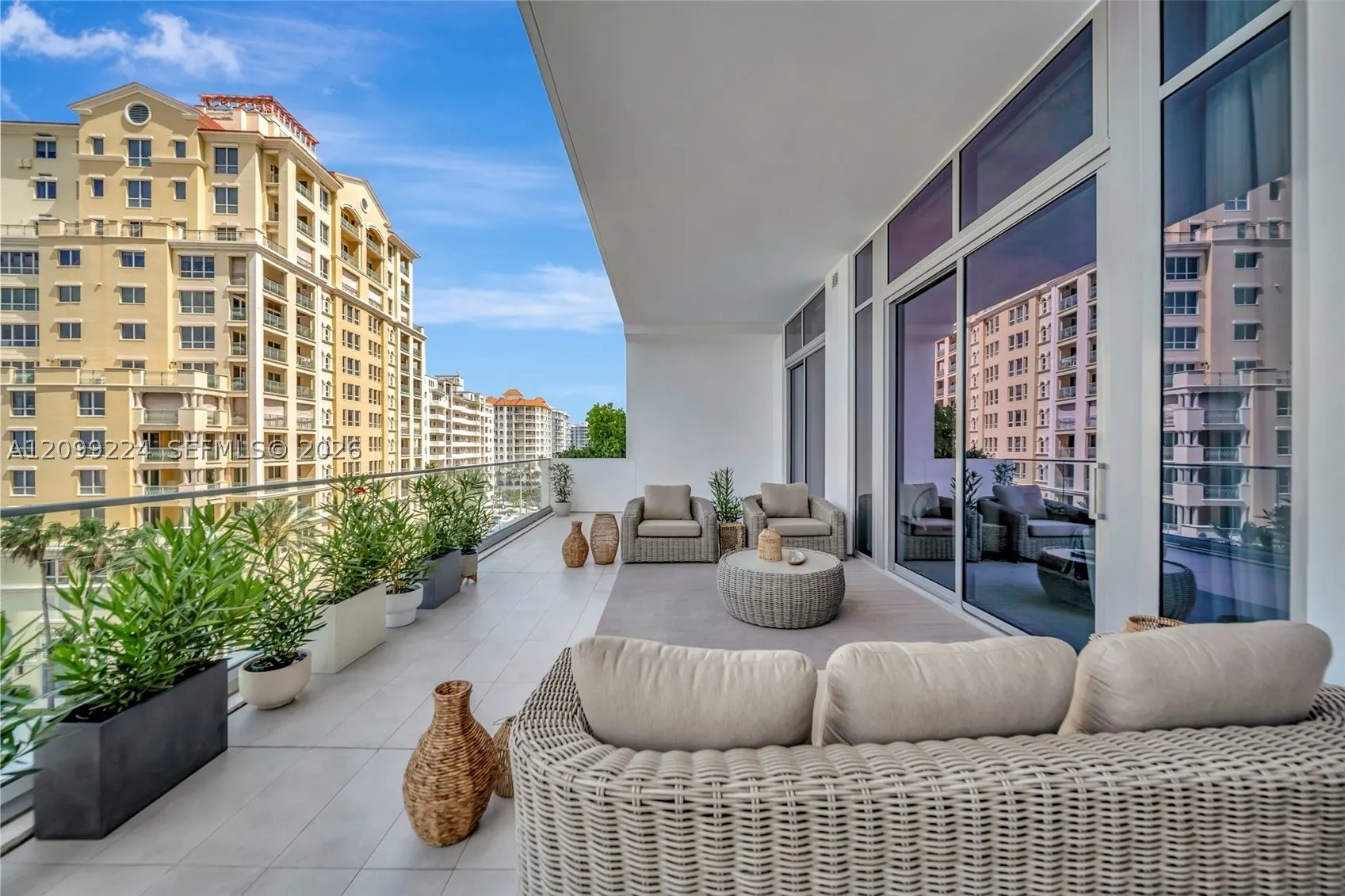 153 N Seabreeze #403