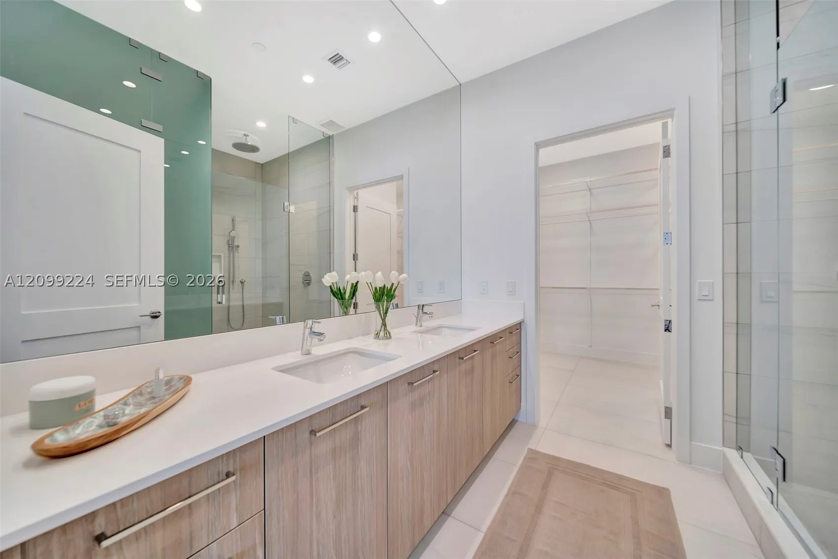 153 N Seabreeze #403