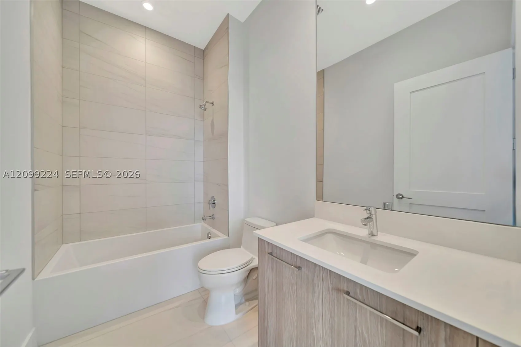 153 N Seabreeze #403