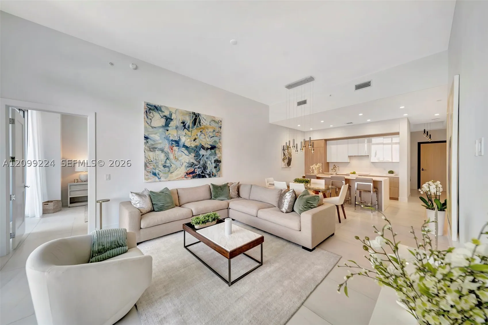 153 N Seabreeze #403