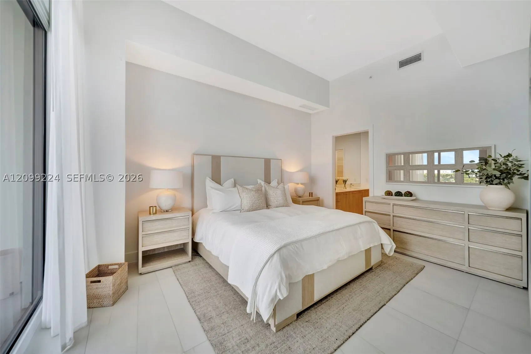 153 N Seabreeze #403
