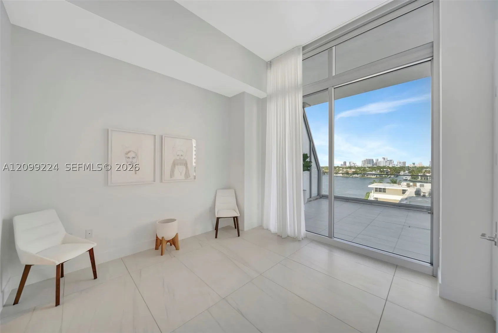 153 N Seabreeze #403