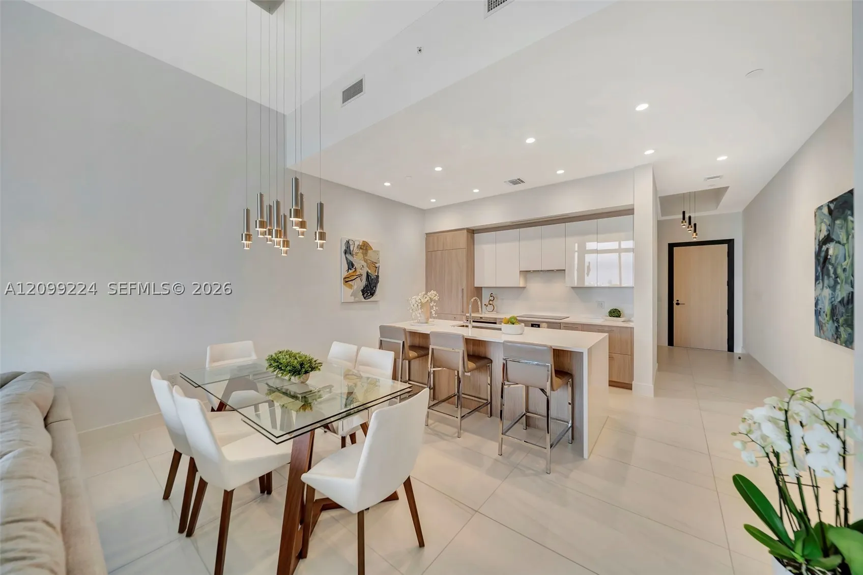 153 N Seabreeze #403