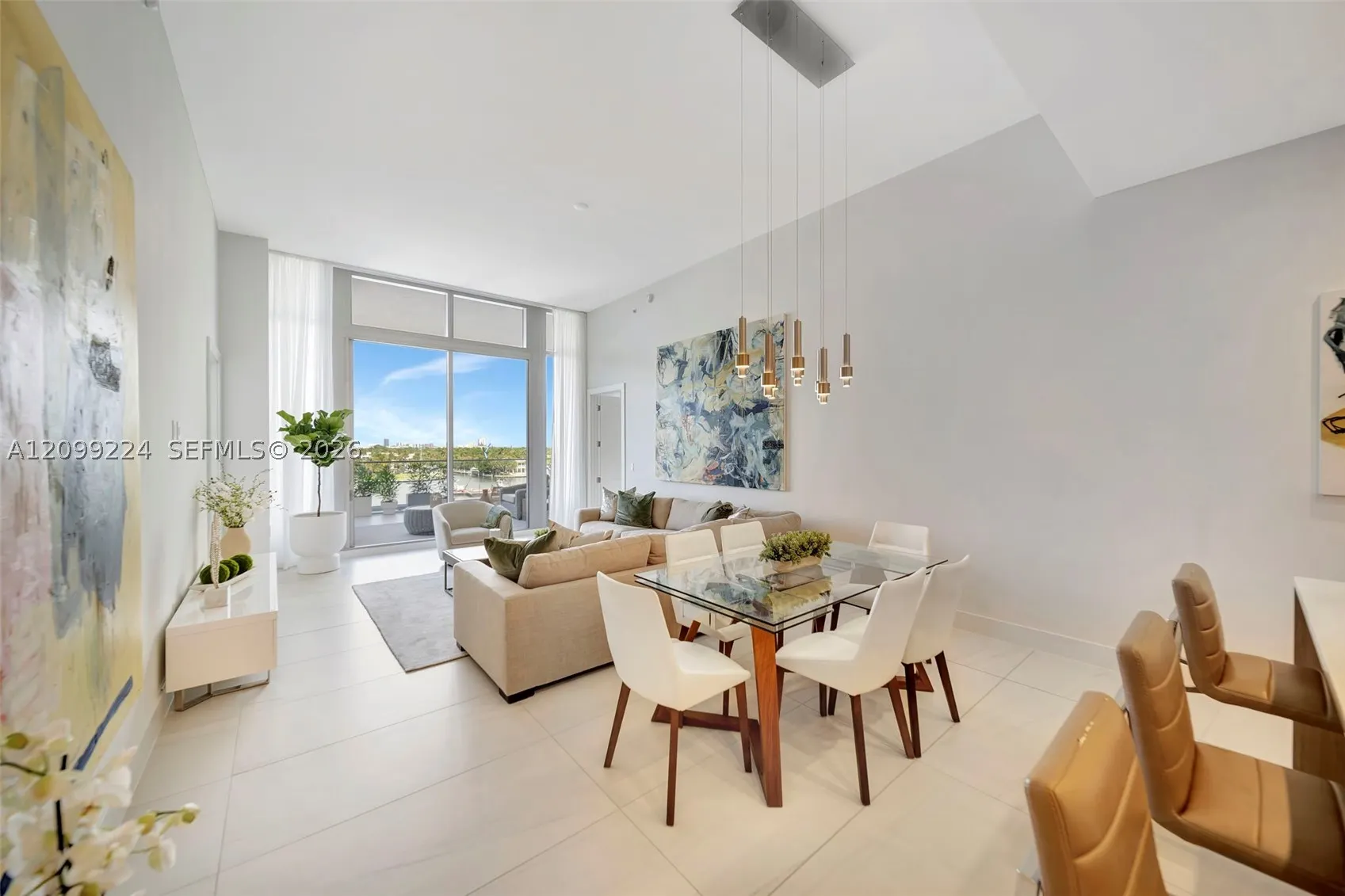 153 N Seabreeze #403