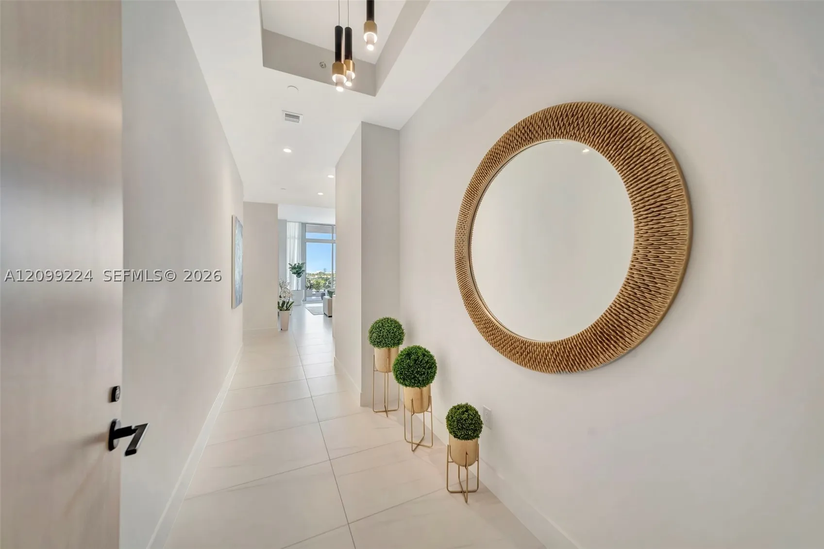 153 N Seabreeze #403
