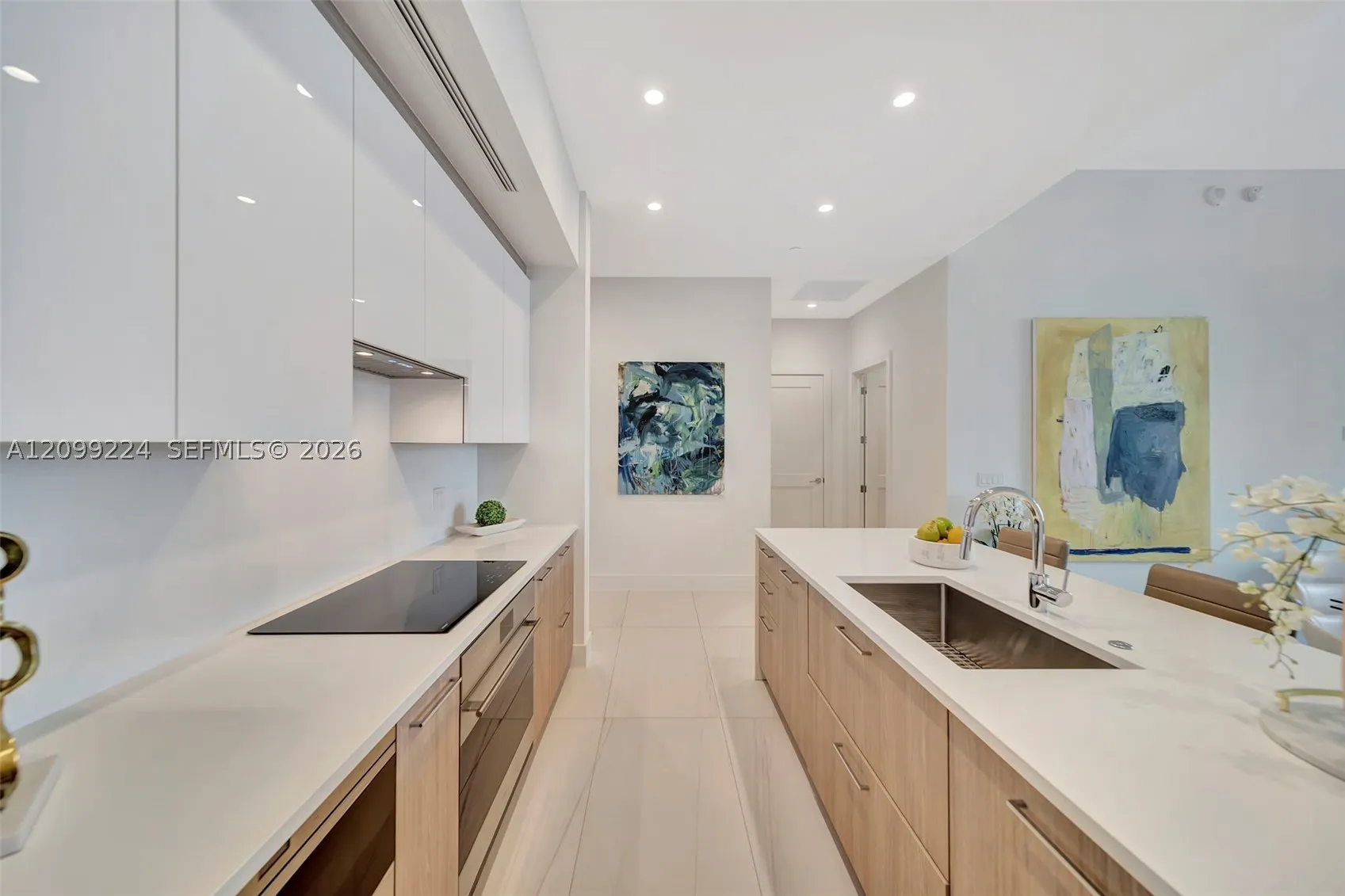 153 N Seabreeze #403