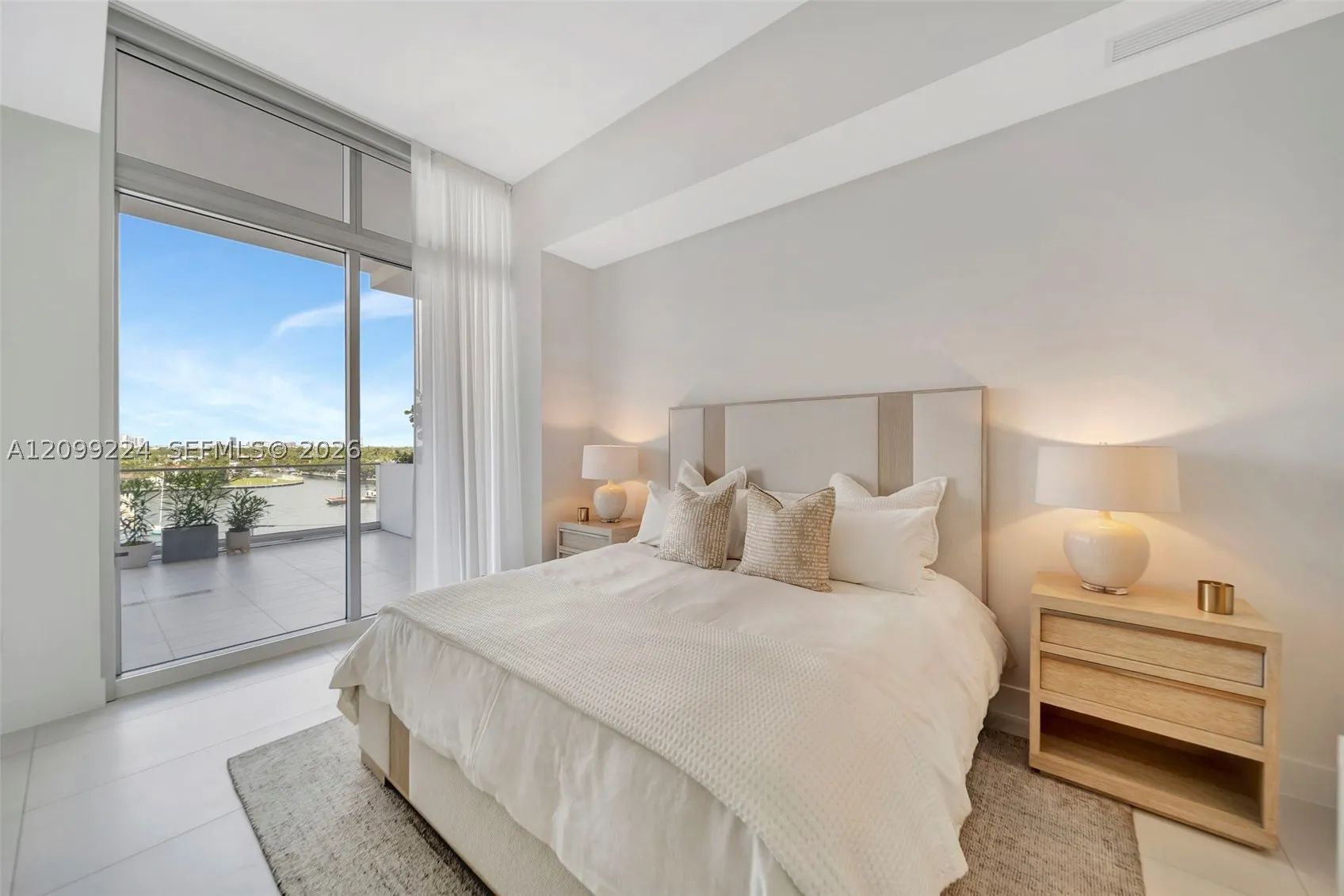 153 N Seabreeze #403
