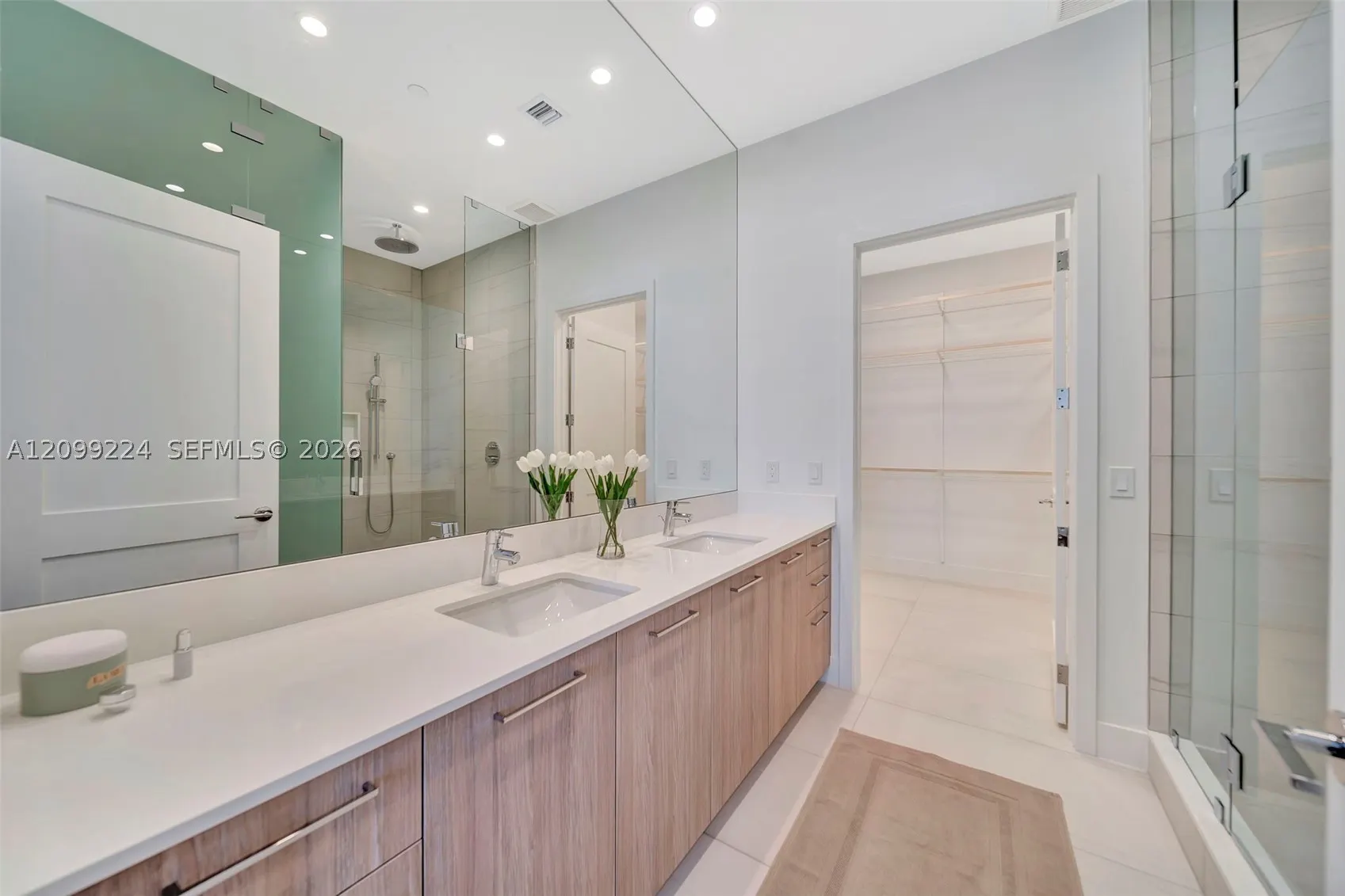 153 N Seabreeze #403