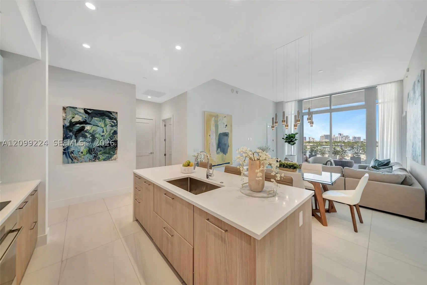 153 N Seabreeze #403