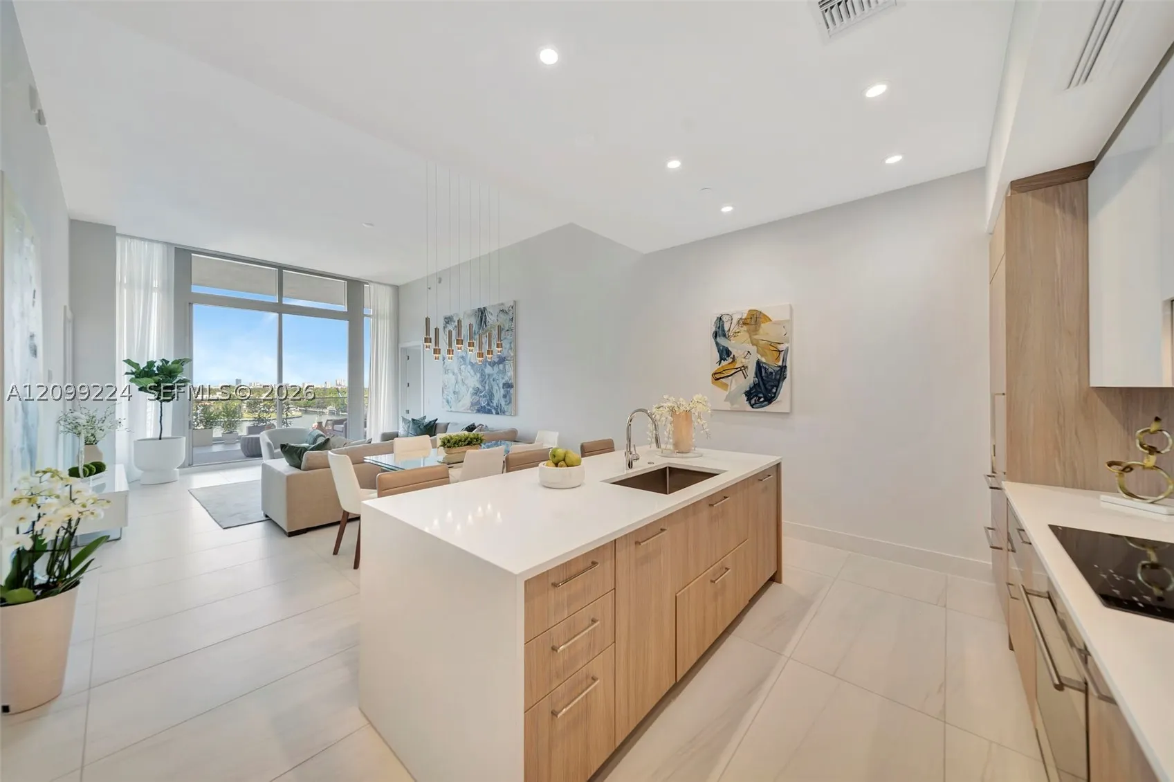 153 N Seabreeze #403