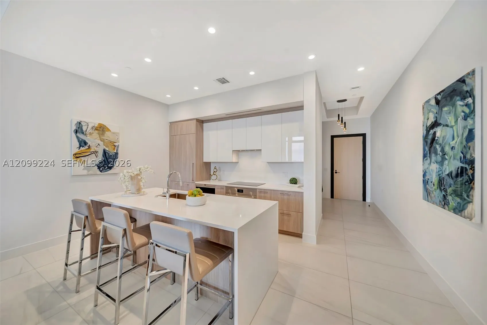 153 N Seabreeze #403