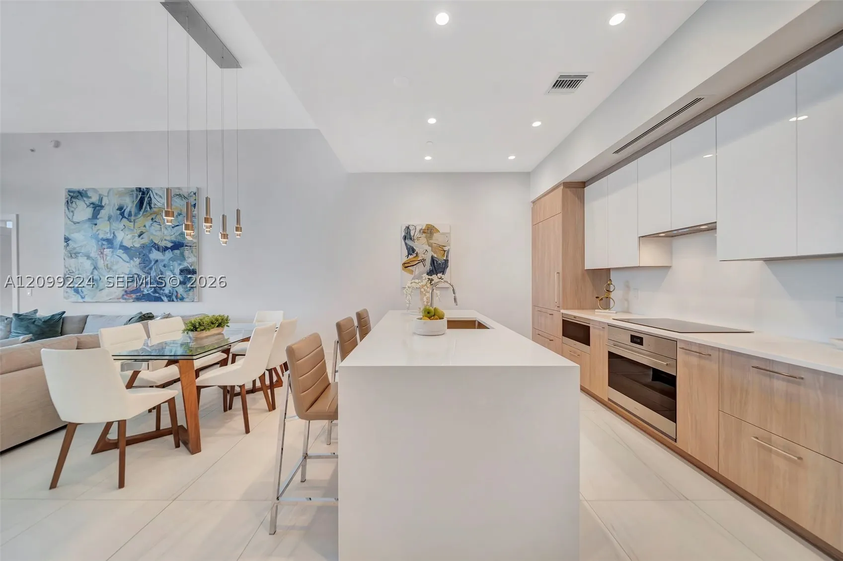 153 N Seabreeze #403