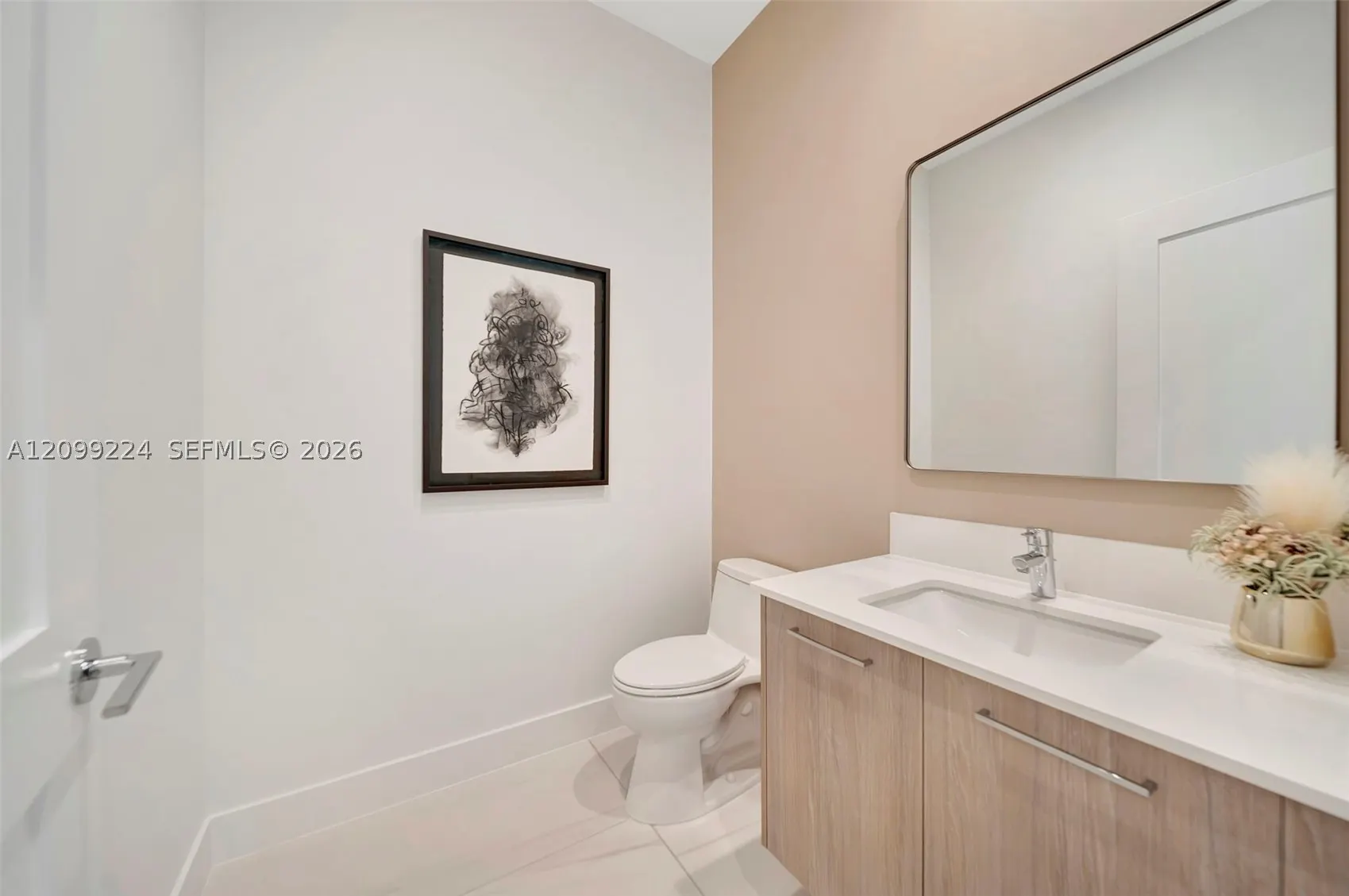 153 N Seabreeze #403