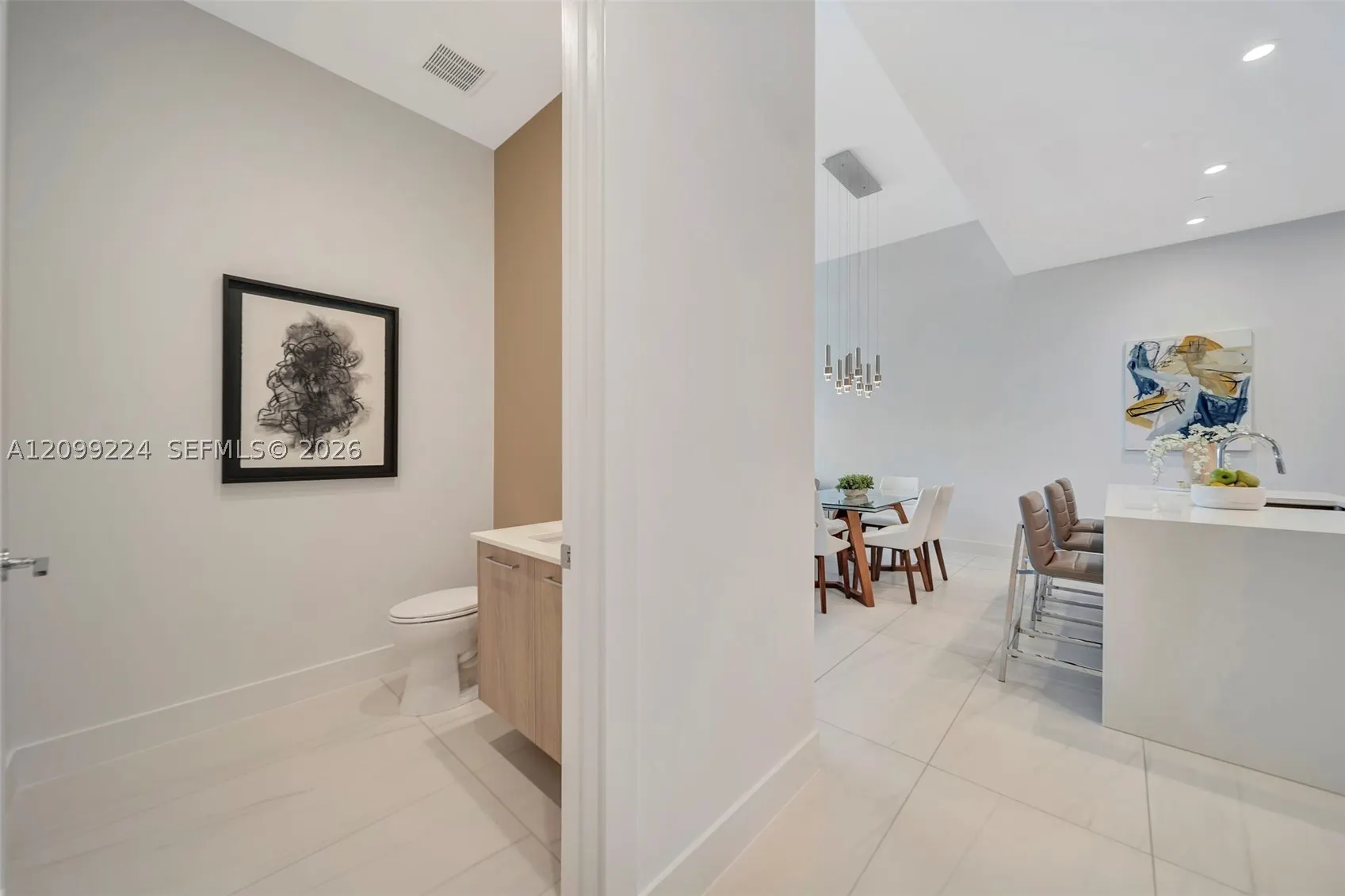 153 N Seabreeze #403