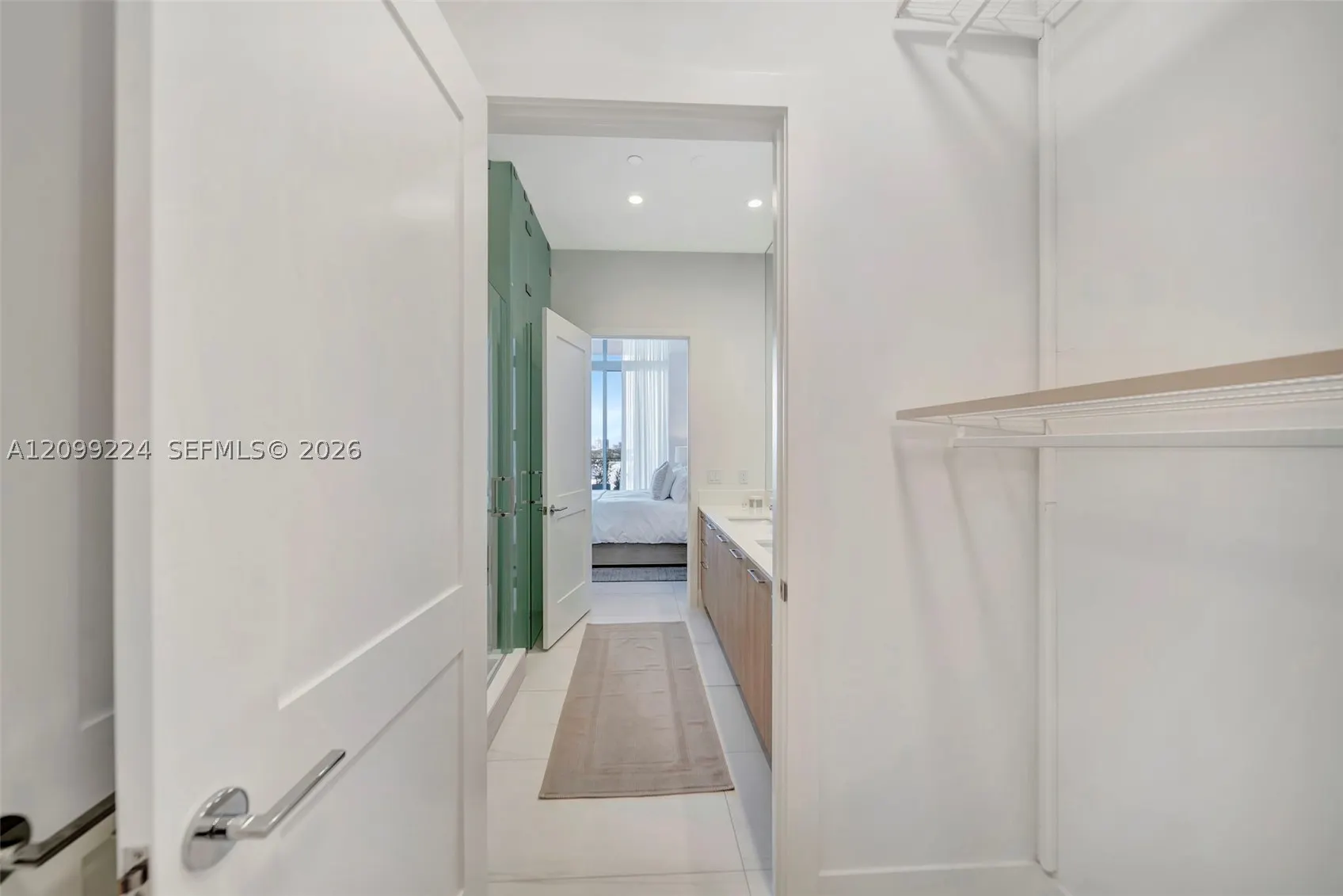 153 N Seabreeze #403