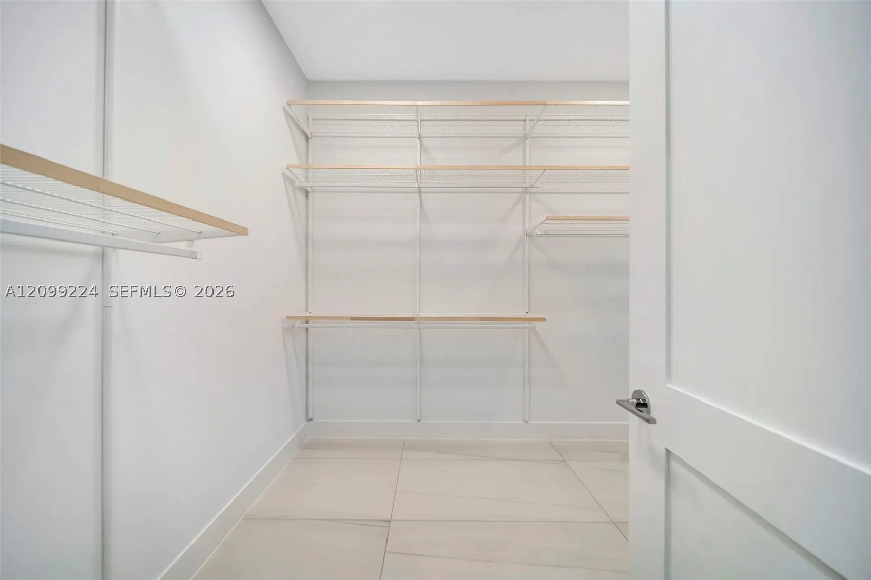 153 N Seabreeze #403