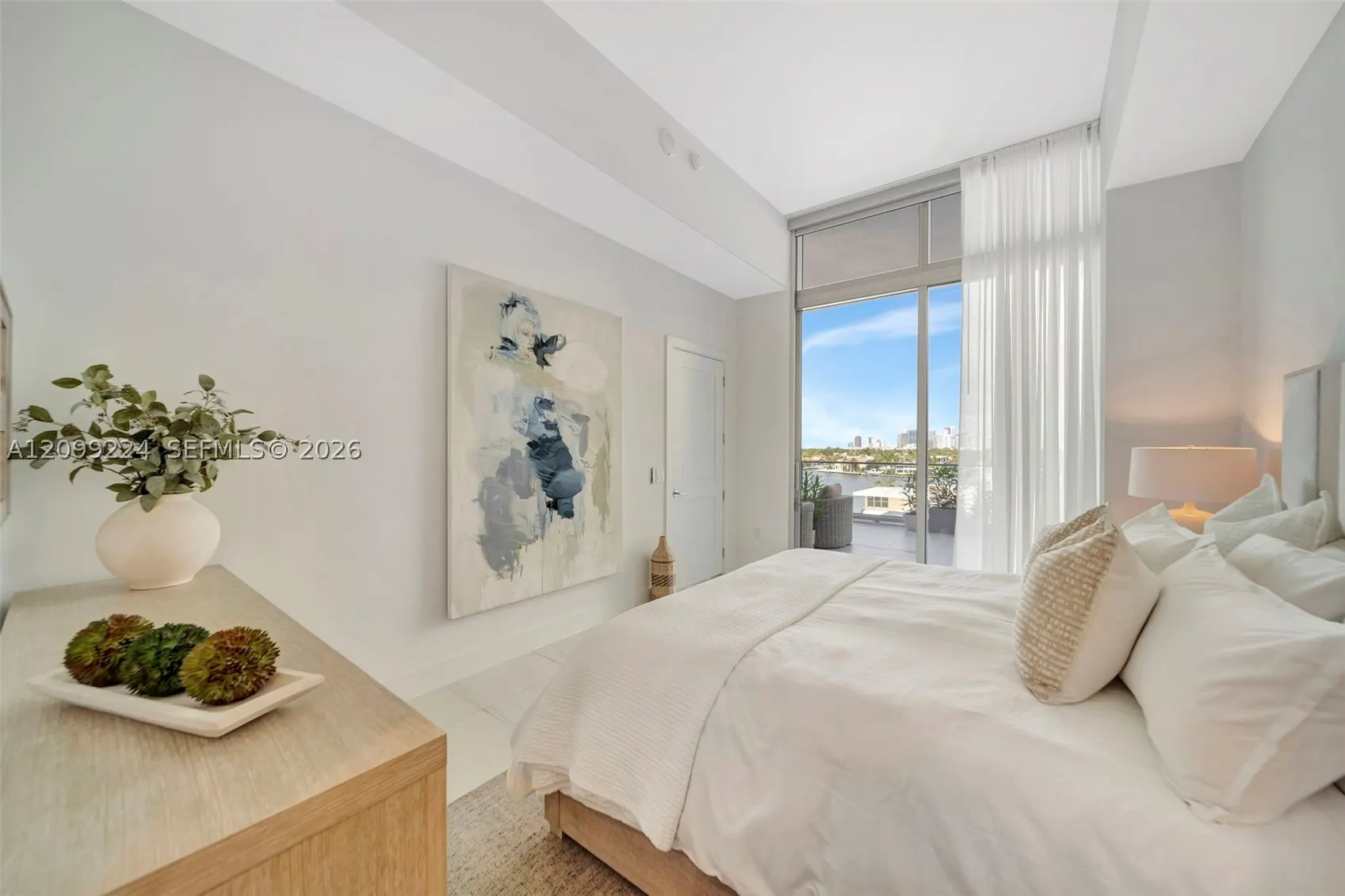 153 N Seabreeze #403