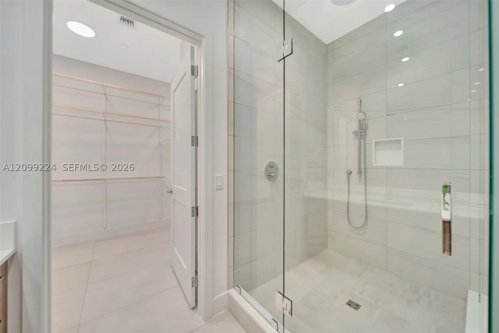 153 N Seabreeze #403
