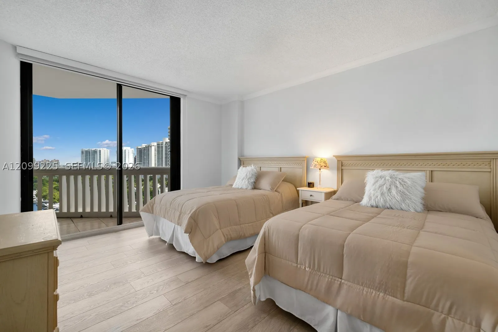2000 Island Blvd #1710