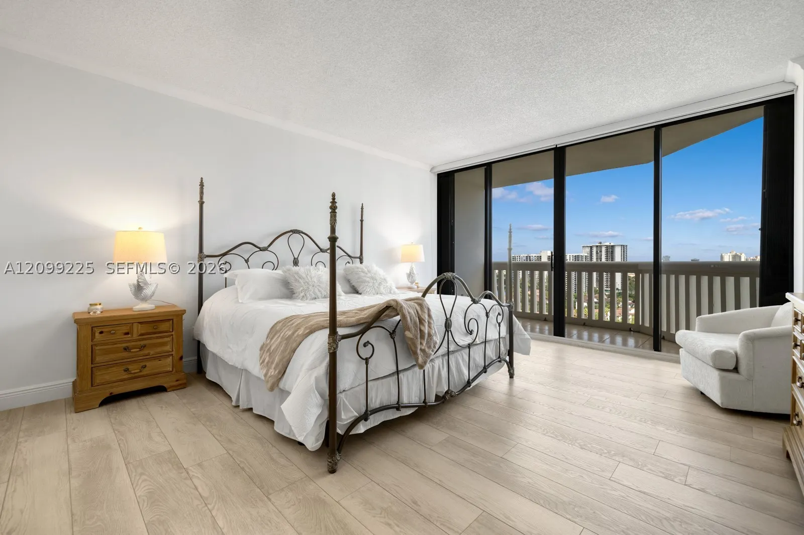 2000 Island Blvd #1710
