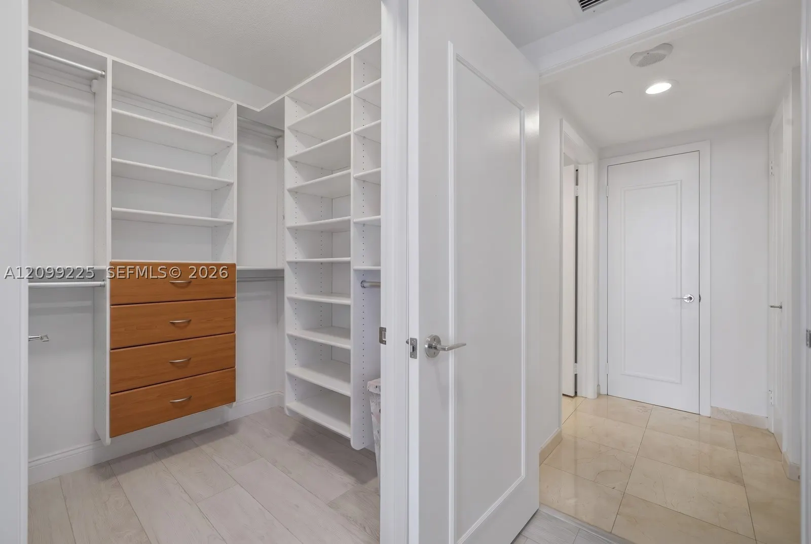 2000 Island Blvd #1710