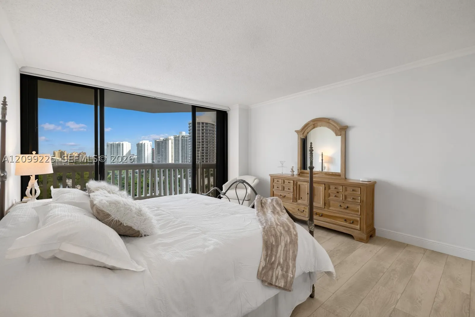 2000 Island Blvd #1710