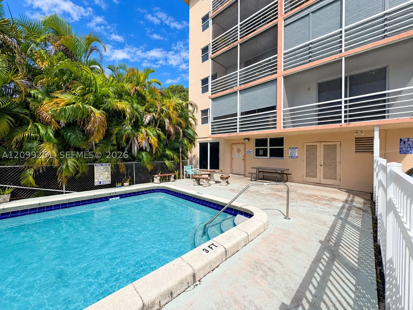1830 Dixieanna St #605