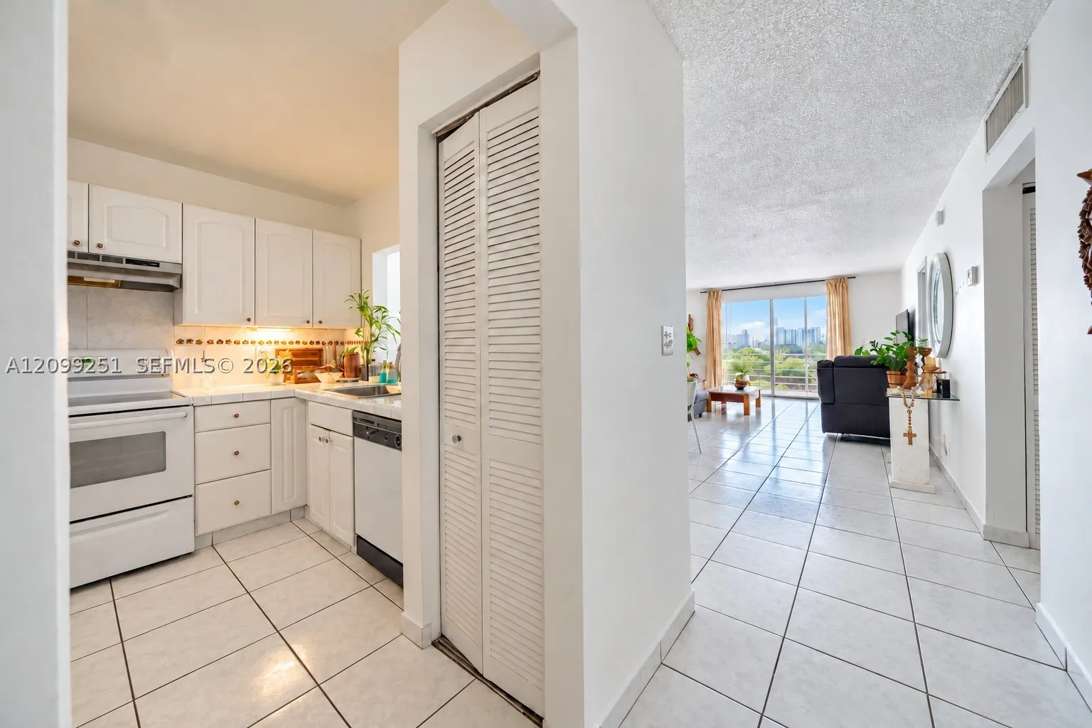 1830 Dixieanna St #605
