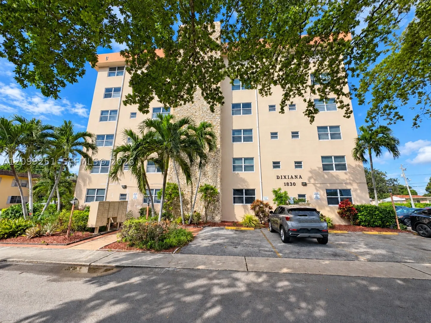 1830 Dixieanna St #605