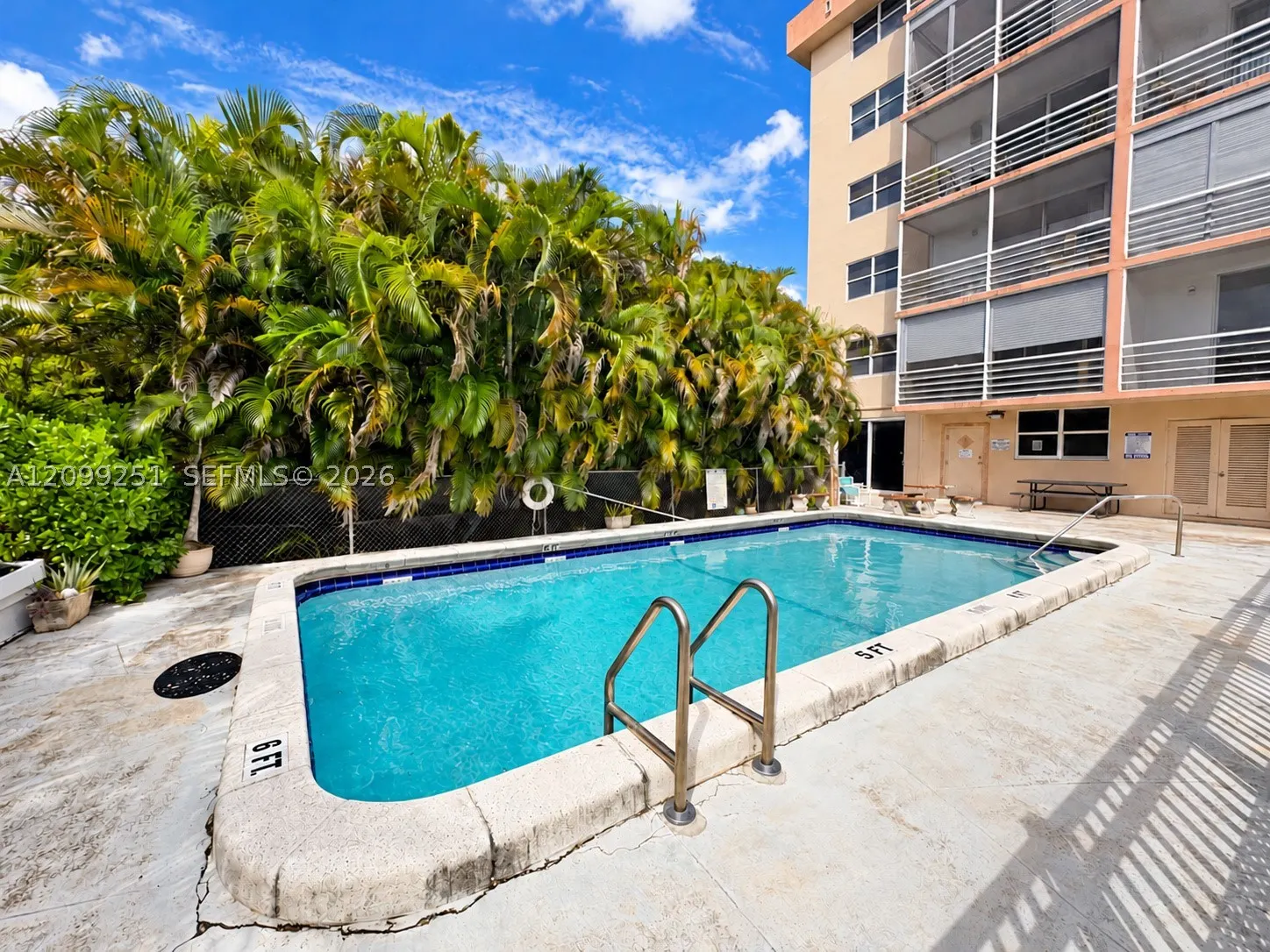 1830 Dixieanna St #605