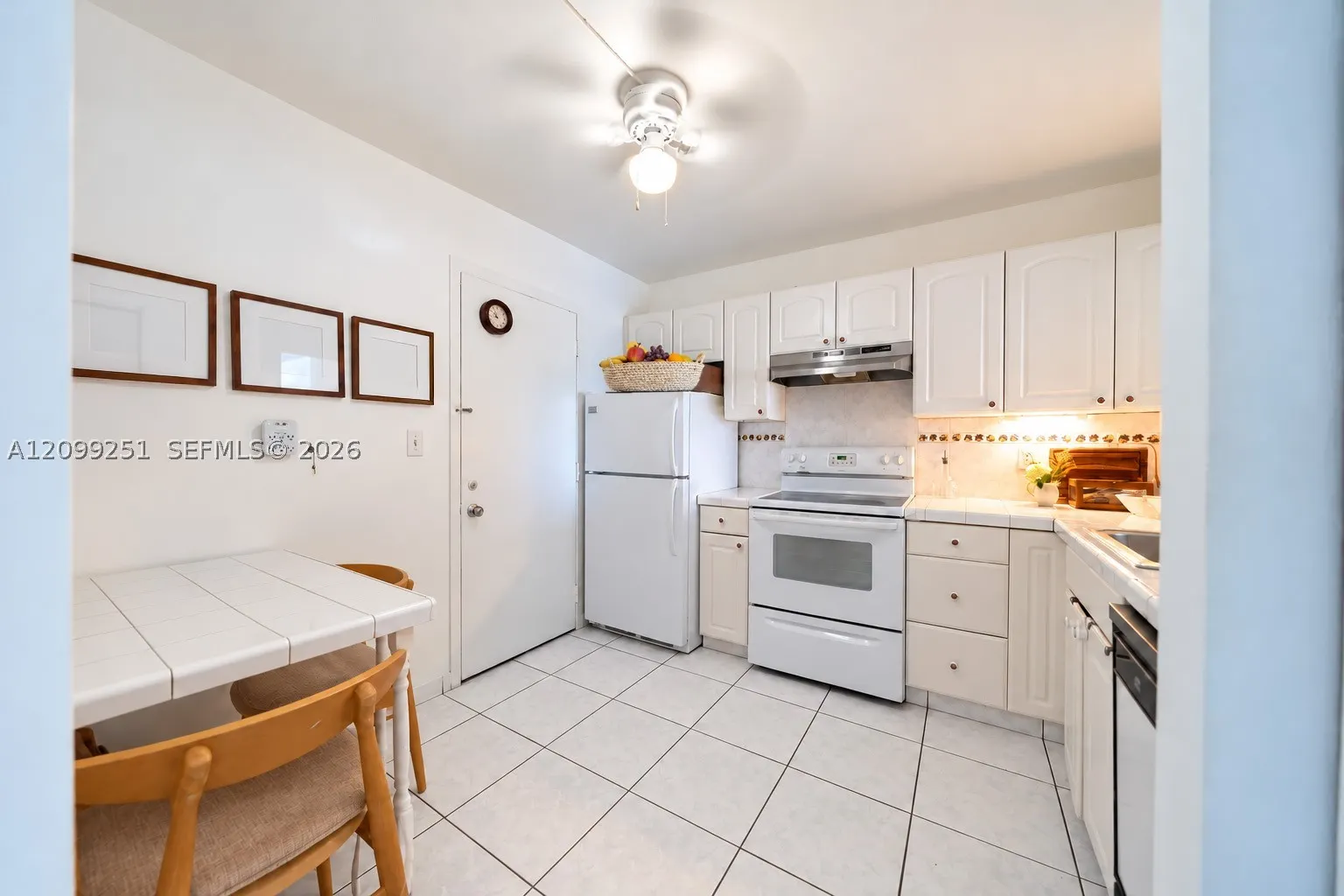 1830 Dixieanna St #605