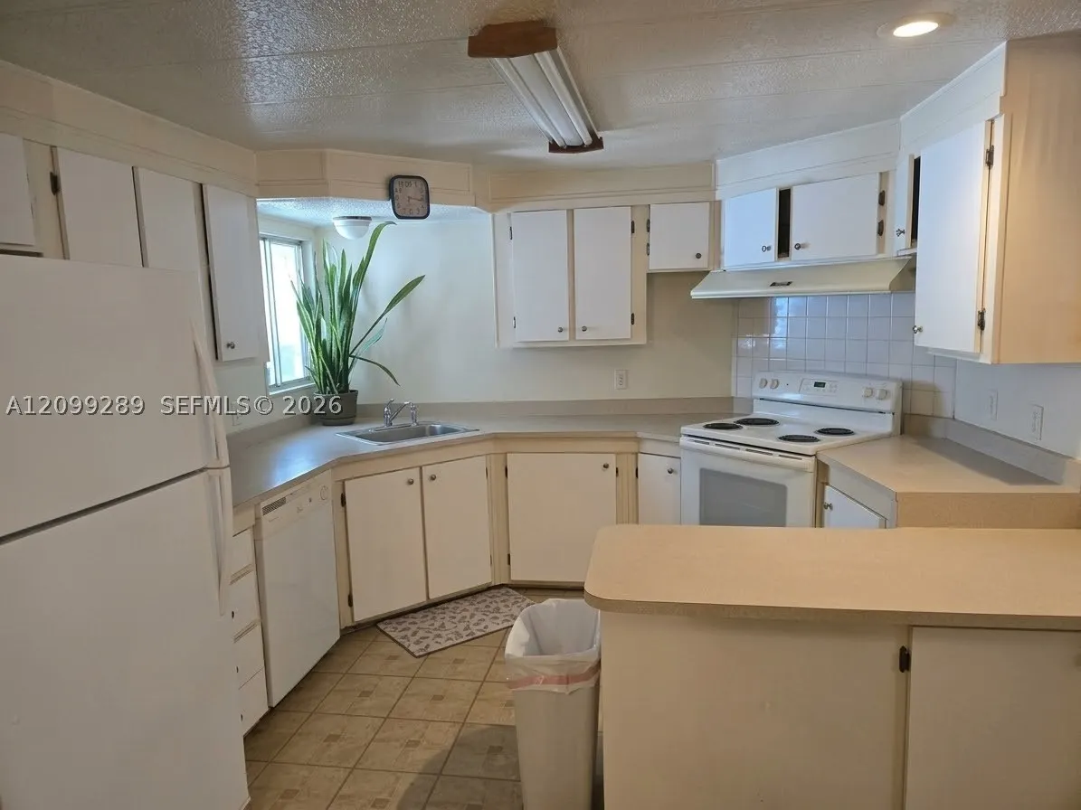 5550 SW 32nd Ter