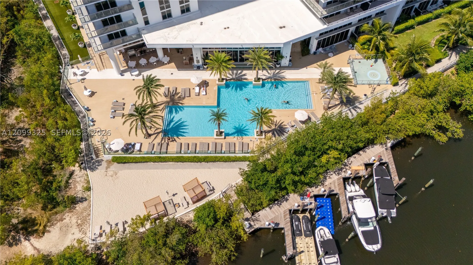 16385 Biscayne Blvd #506