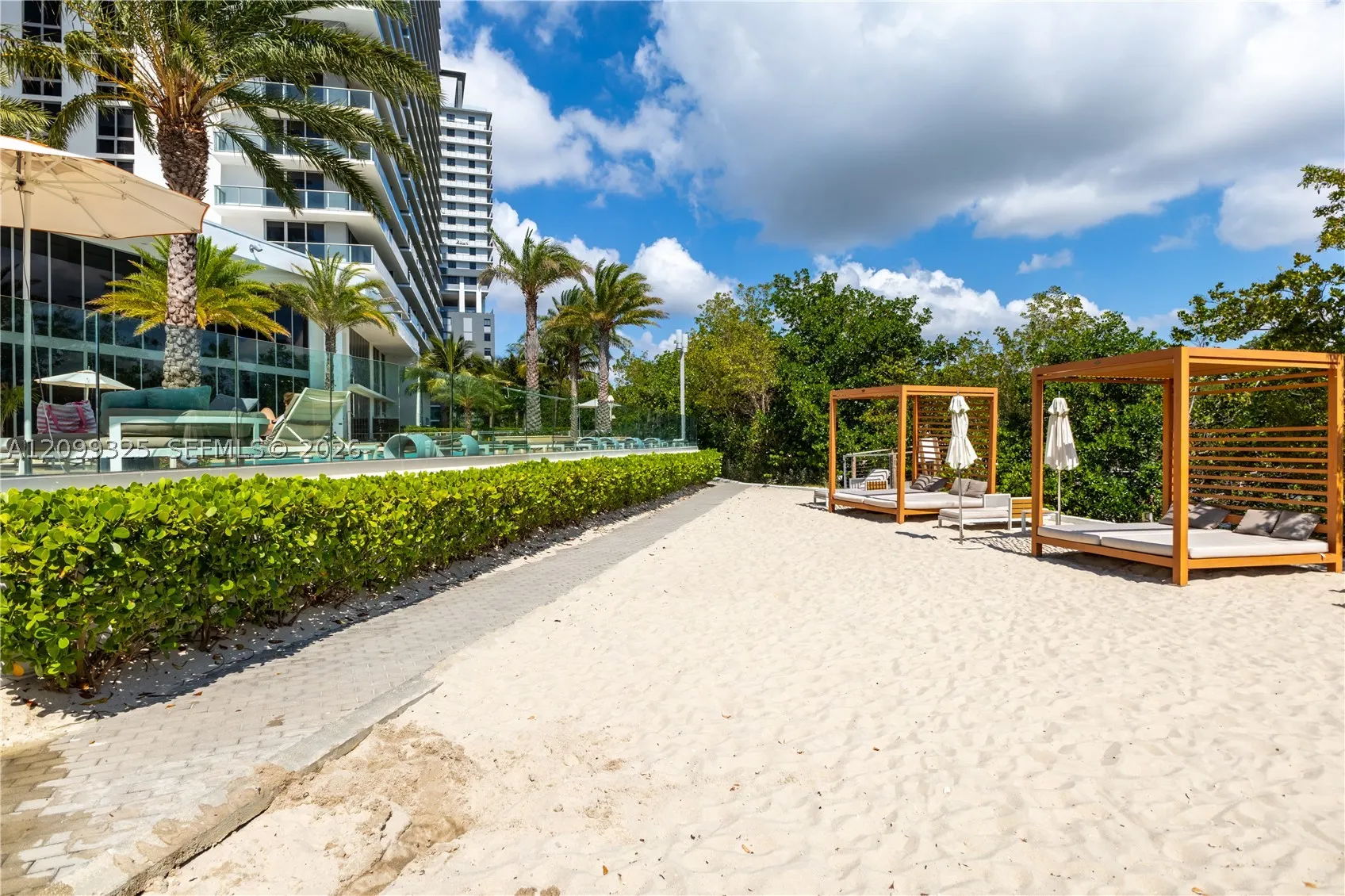 16385 Biscayne Blvd #506