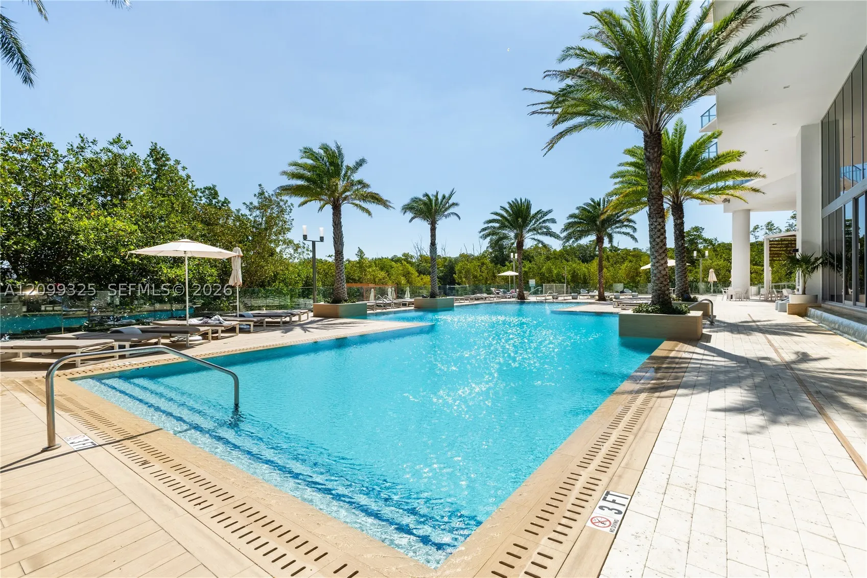 16385 Biscayne Blvd #506