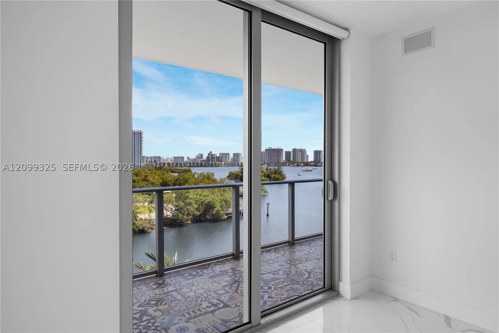 16385 Biscayne Blvd #506
