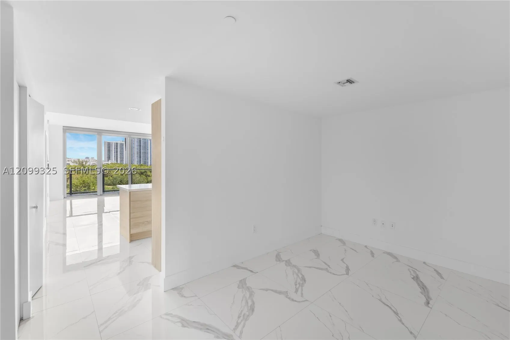16385 Biscayne Blvd #506