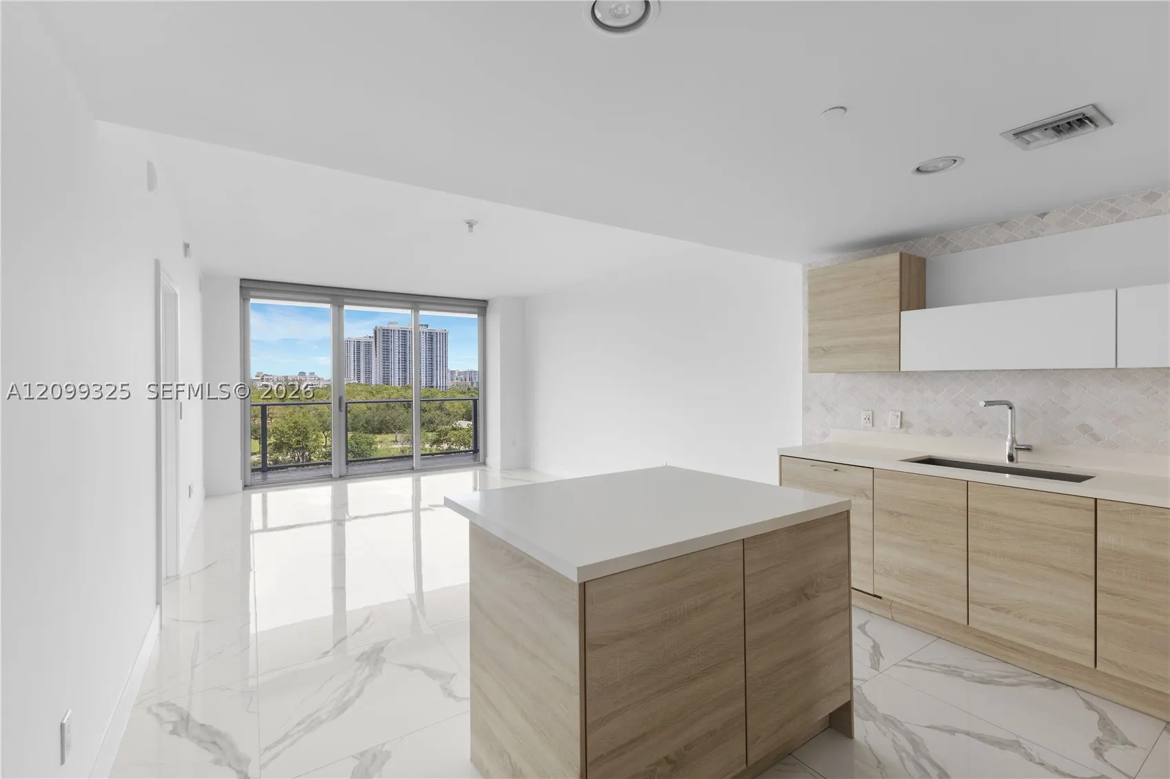 16385 Biscayne Blvd #506