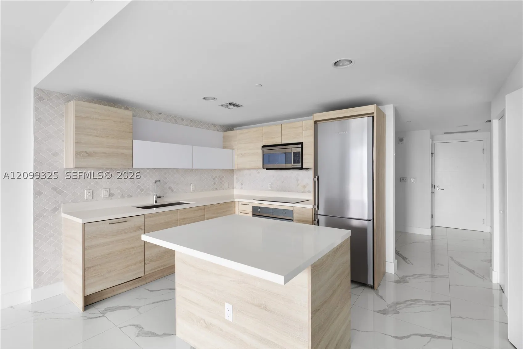 16385 Biscayne Blvd #506