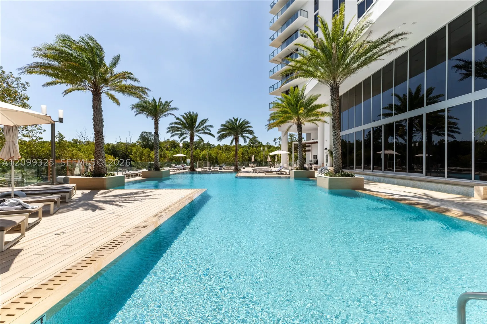 16385 Biscayne Blvd #506