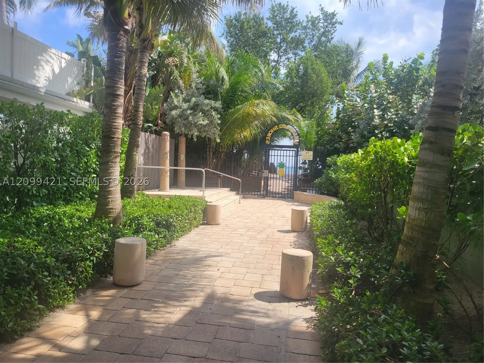 2639 N Riverside Dr #203