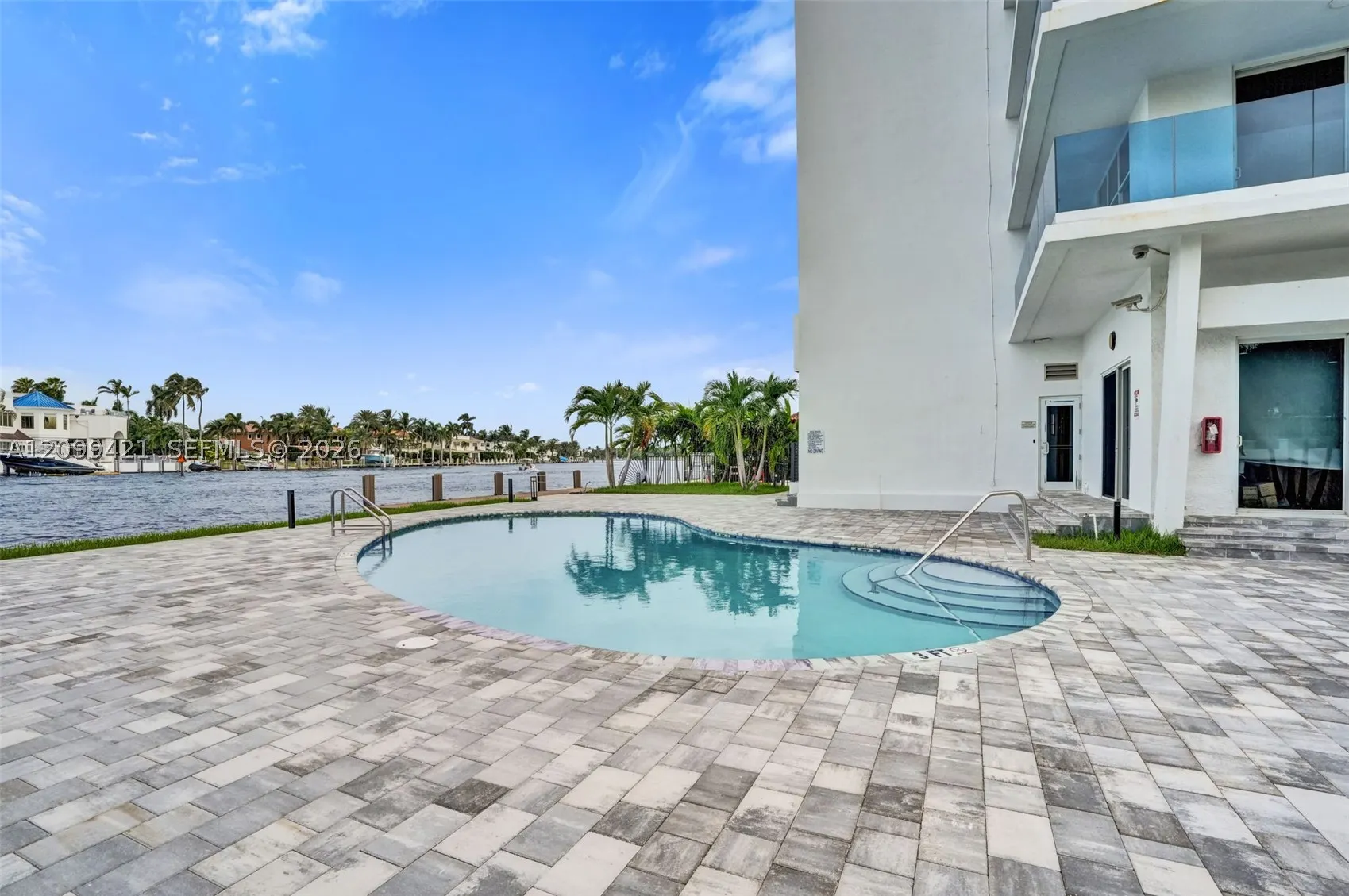 2639 N Riverside Dr #203