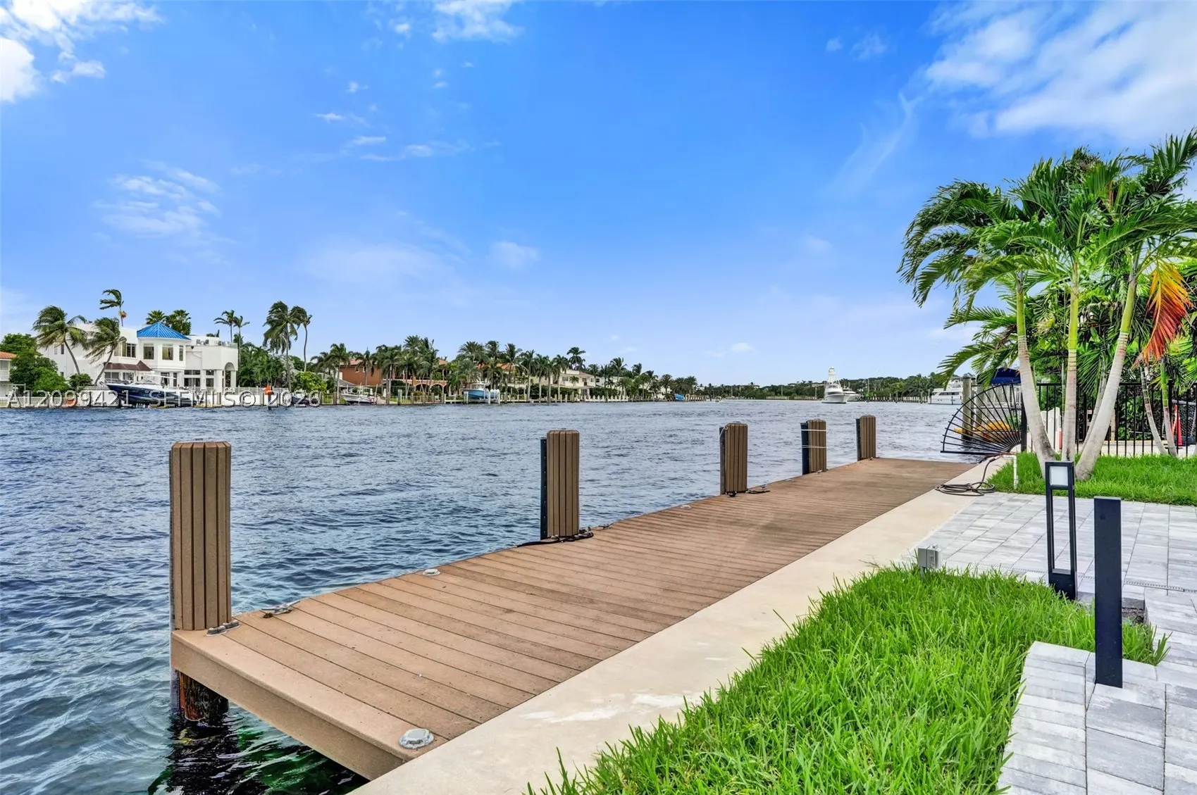 2639 N Riverside Dr #203