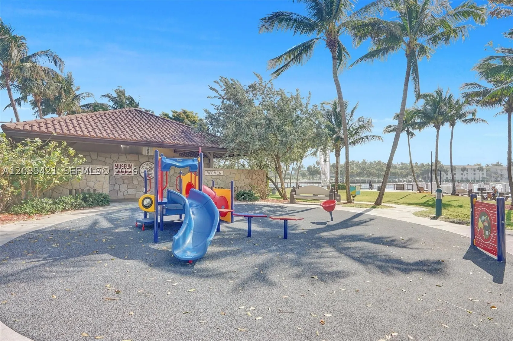 2639 N Riverside Dr #203
