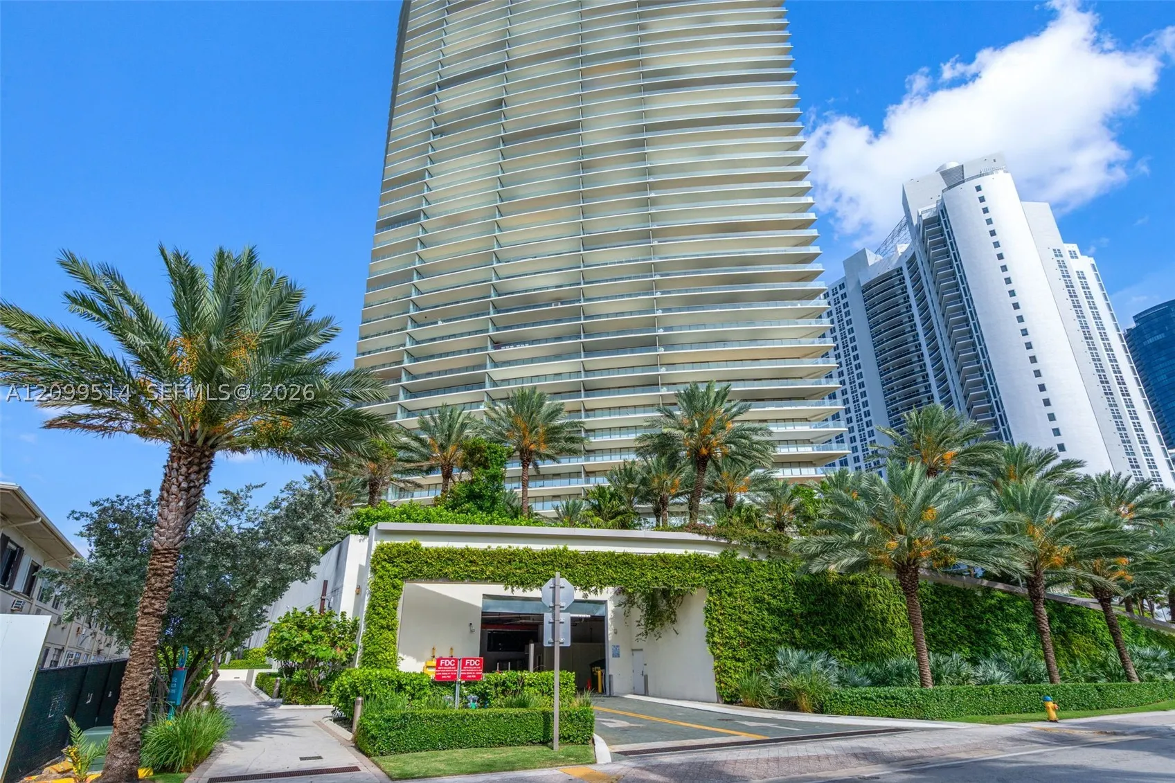 18975 Collins Ave #3605